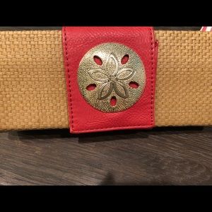 Mudpie sand dollar clutch